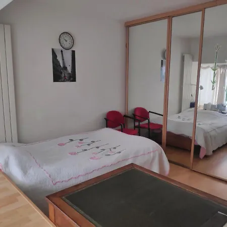 Seine Front / Lib. F.mitterrand Апартаменты Париж